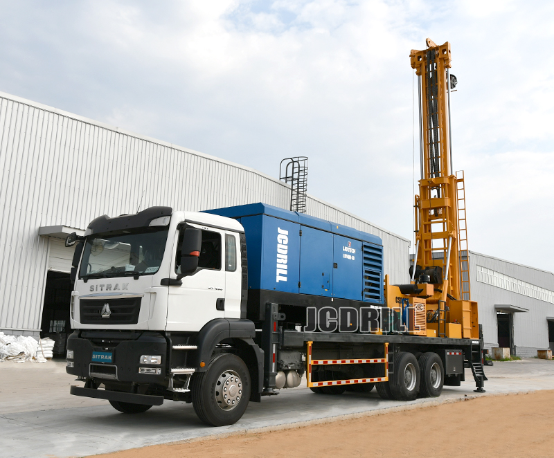Foreuse rotative hydraulique pneumatique montée sur camion