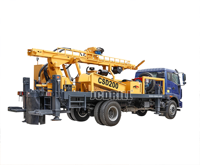 Machine de forage de puits d’eau montée sur camion