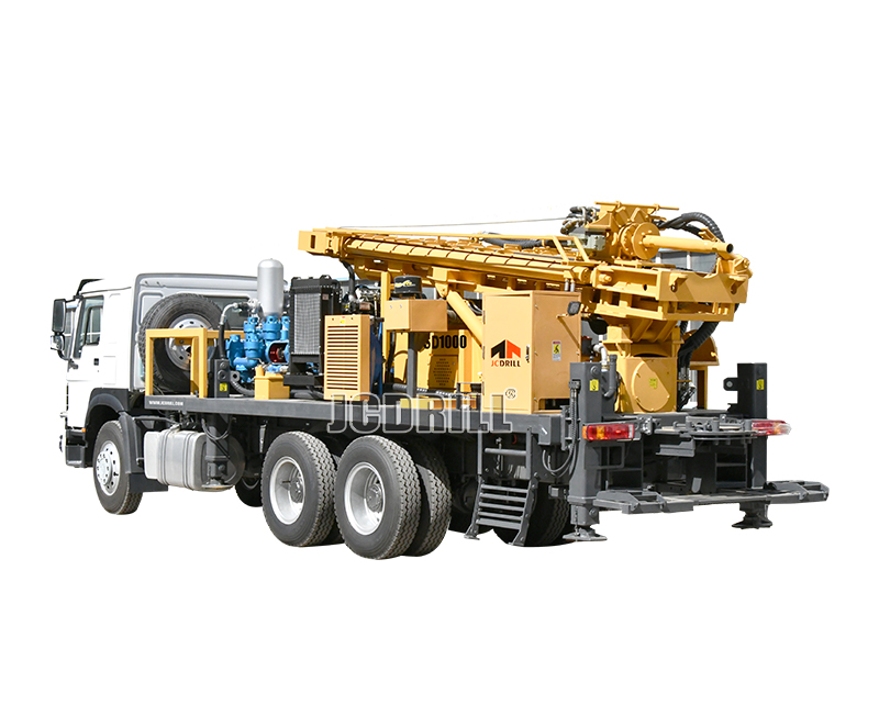 Foreuse hydraulique et pneumatique sur camion pour 1000 m