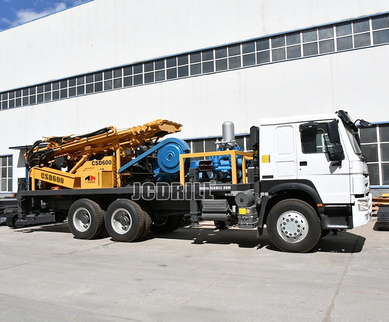 Foreuse de puits d’eau rotative hydraulique pneumatique montée sur camion