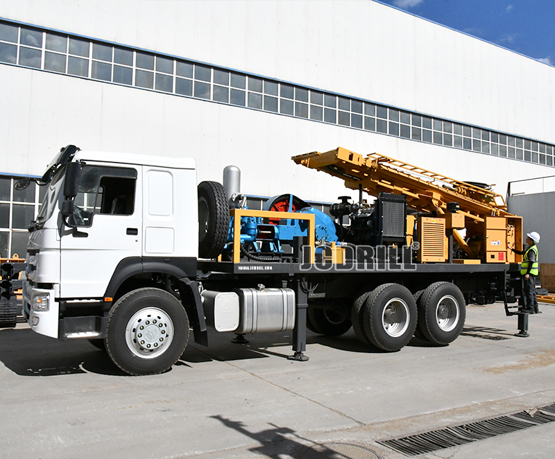 Foreuse de puits d’eau montée sur camion DTH entièrement hydraulique