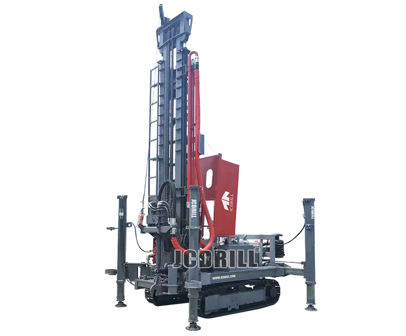 Machine rotative hydraulique de forage d’eau sur chenilles