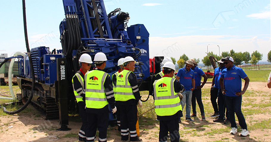Formation sur les appareils de forage de puits d'eau sur le site du projet du client