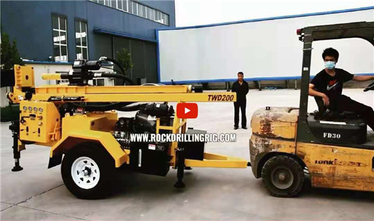 Foreuse TWD200 forant un puits d'eau de 200 mètres