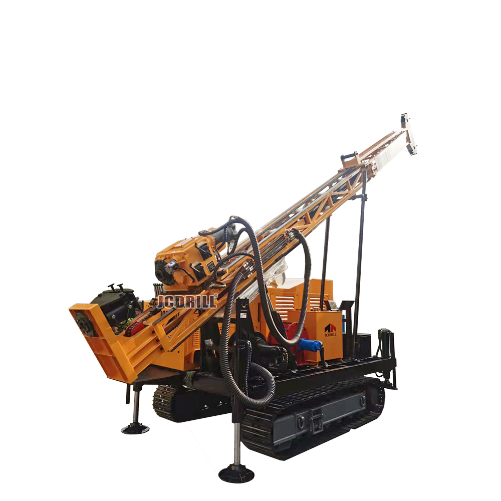 Foreuse hydraulique sur chenilles JCD400 pour l'exploration minière aurifère, avec carottage par câble et efficacité accrue