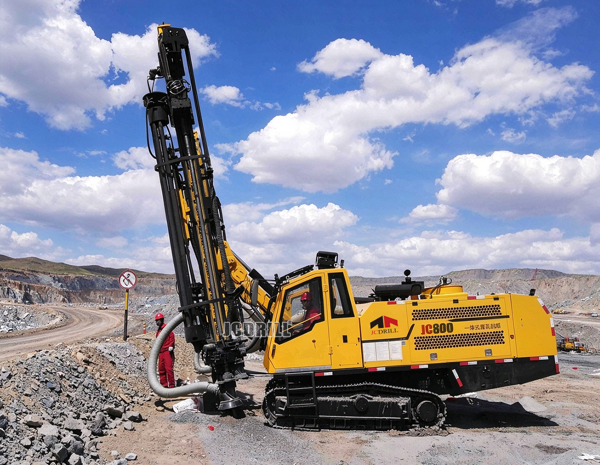 JCDRILL JC800 : Un équipement polyvalent pour le sablage de roches destiné aux opérations de surface exigeantes