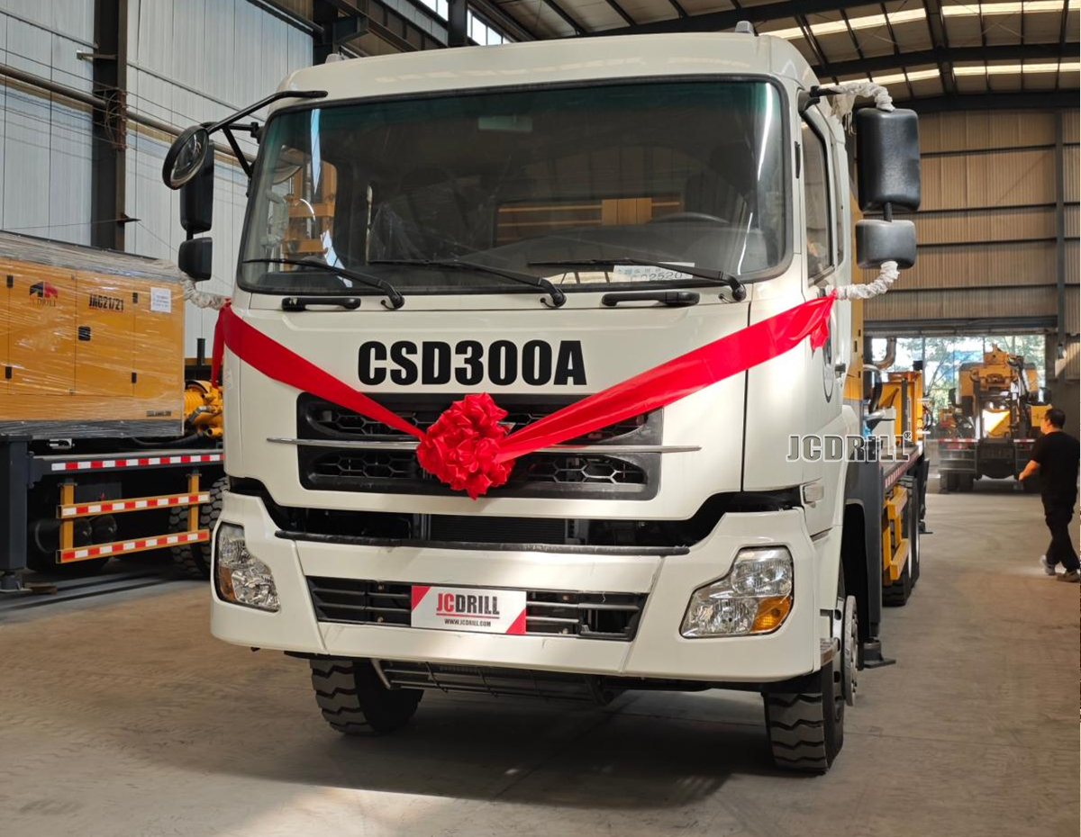 Bonne nouvelle | Les rigades de forage d'ouvrages hydrauliques montées sur camion JCDRILL CSD200A et CSD300A expédiées en Afrique